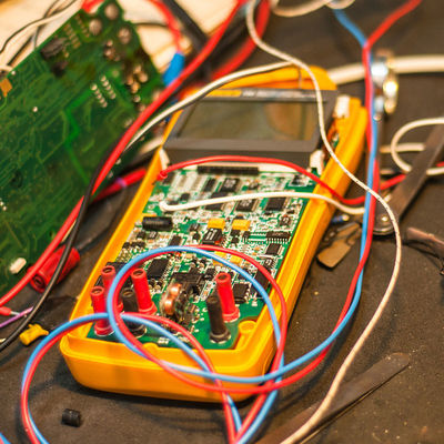 خدمات آزمایشگاه تست تلفن همراه تبلت لوازم بی سیم سرویس احراز هویت شخص ثالث